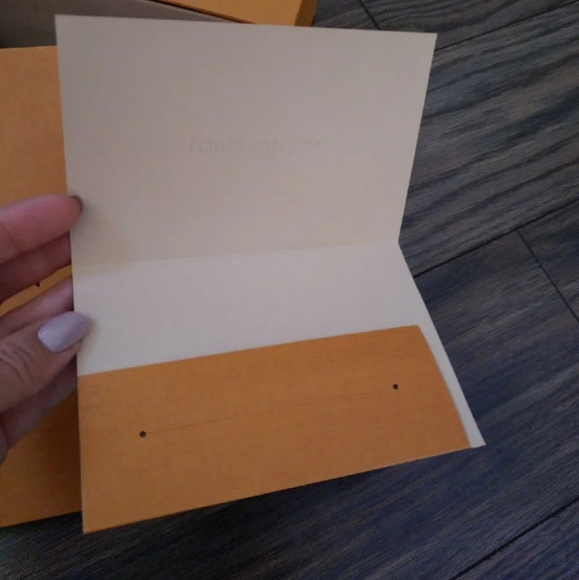 Louis Vuitton paperbag box receipt holder - Picture 4 of 5